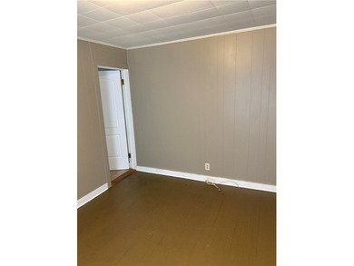 Cute 2 Bedroom Colonial with full bath on the 1st floor - eat-in - photo 18