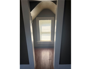 Cute 2 Bedroom Colonial with full bath on the 1st floor - eat-in - photo 19