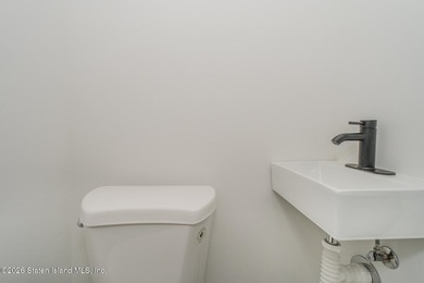 Fully gut-renovated from top to bottom within the last two years - photo 19