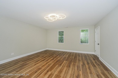 Fully gut-renovated from top to bottom within the last two years - photo 20