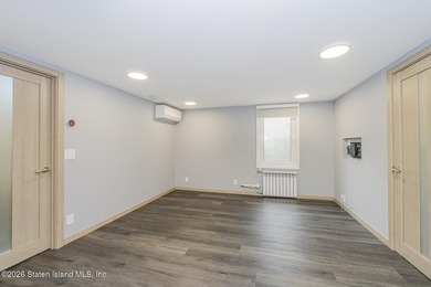Fully gut-renovated from top to bottom within the last two years - photo 35