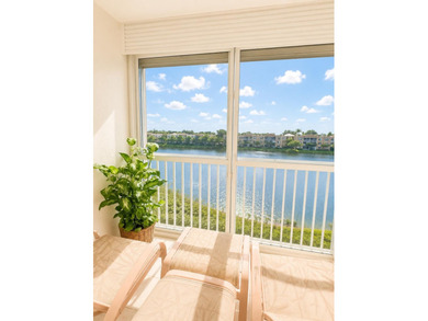 Beautifully updated HUGE corner-unit condo in the desirable - photo 2