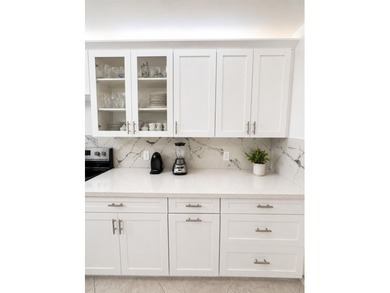 Beautifully updated HUGE corner-unit condo in the desirable - photo 4