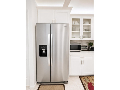 Beautifully updated HUGE corner-unit condo in the desirable - photo 5