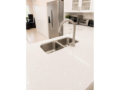 Beautifully updated HUGE corner-unit condo in the desirable - photo 6
