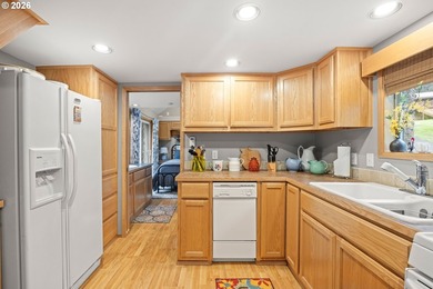 Wooded coastal retreat in the highly desirable Whaleshead Beach - photo 5