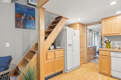 Wooded coastal retreat in the highly desirable Whaleshead Beach - photo 9