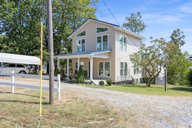 Built in 2023 this 3 bedroom, 3 bath home sits on a spacious 1/2 - photo 4
