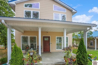 Built in 2023 this 3 bedroom, 3 bath home sits on a spacious 1/2 - photo 6