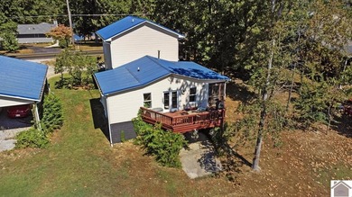 Built in 2023 this 3 bedroom, 3 bath home sits on a spacious 1/2 - photo 7