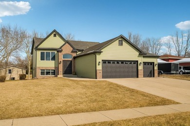 Beautifully maintained 4 bed, 3 bath home built in 2017, located - photo 1