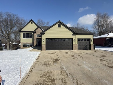 Beautifully maintained 4 bed, 3 bath home built in 2017, located - photo 2
