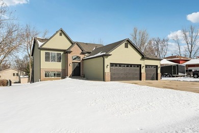 Beautifully maintained 4 bed, 3 bath home built in 2017, located - photo 4