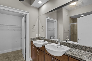 Wonderfully maintained 1 bed, 1 bath condo at Center Court