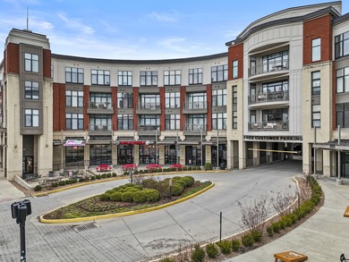 Wonderfully maintained 1 bed, 1 bath condo at Center Court