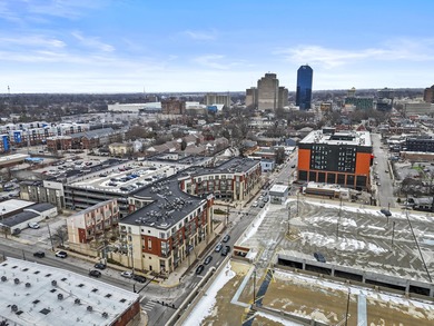 Wonderfully maintained 1 bed, 1 bath condo at Center Court