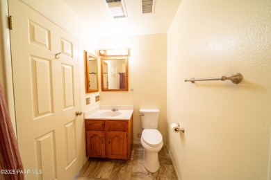 Adorable townhouse in desirable area of Prescott. Spacious floor