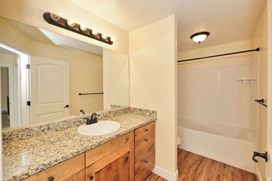 Beautifully maintained Spanish Fork townhome offering space - photo 17