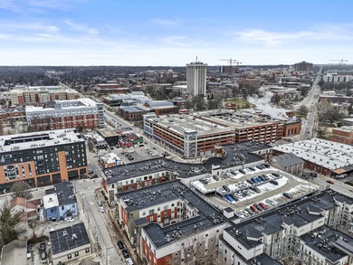 Wonderfully maintained 1 bed, 1 bath condo at Center Court