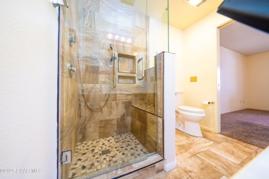 Adorable townhouse in desirable area of Prescott. Spacious floor