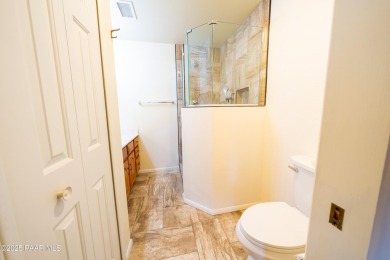Adorable townhouse in desirable area of Prescott. Spacious floor