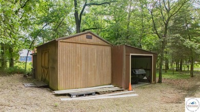 Fantastic 5-bedroom, 4.5-bath home with massive 24x54 garage on - photo 42
