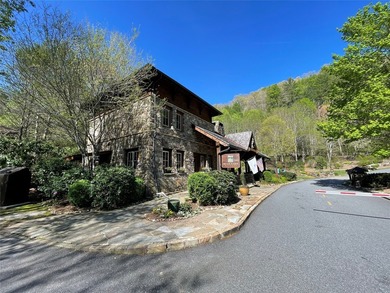 Nestled on a private cove of pristine Bear Creek Lake in the - photo 47