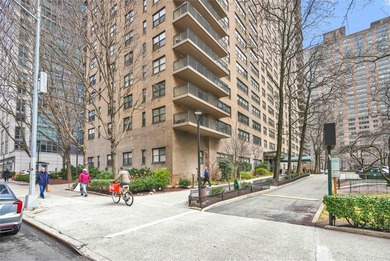 Hudson River Home Sale Pending in New York (Manhattan) New York