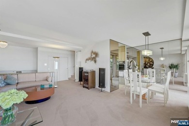 A rare opportunity at Horizon House Exceptional views, space & - photo 11
