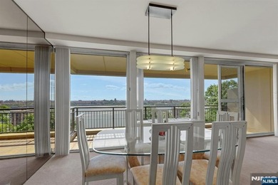 A rare opportunity at Horizon House Exceptional views, space & - photo 13