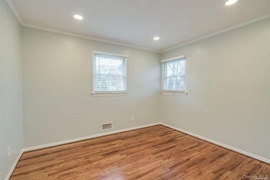 Nestled on a quiet, tree-lined cul-de-sac in Northport, this - photo 14