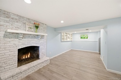 Nestled on a quiet, tree-lined cul-de-sac in Northport, this - photo 23
