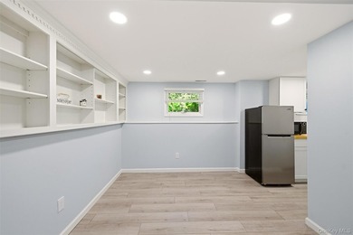 Nestled on a quiet, tree-lined cul-de-sac in Northport, this - photo 25
