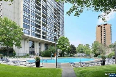 A rare opportunity at Horizon House Exceptional views, space & - photo 26