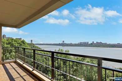 A rare opportunity at Horizon House Exceptional views, space & - photo 30