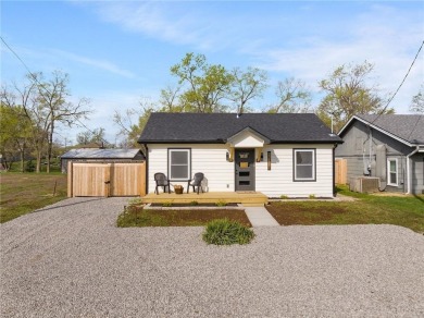 Lake Home Sale Pending in Gardner, Kansas