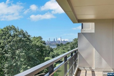 A rare opportunity at Horizon House Exceptional views, space & - photo 31