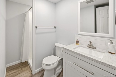 Nestled on a quiet, tree-lined cul-de-sac in Northport, this - photo 33