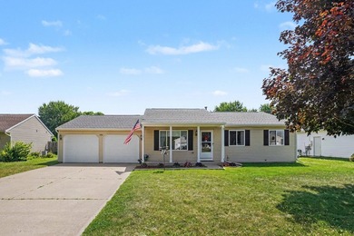 Welcome home to this beautifully maintained ranch in the heart - photo 1