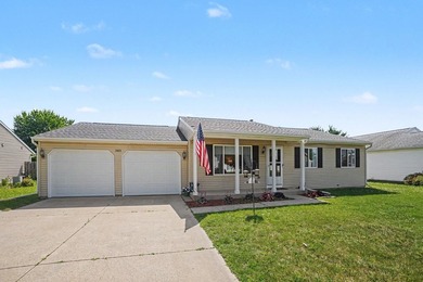 Welcome home to this beautifully maintained ranch in the heart - photo 2