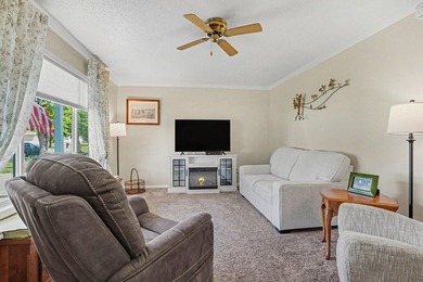 Welcome home to this beautifully maintained ranch in the heart - photo 4