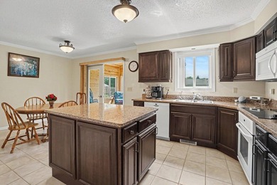 Welcome home to this beautifully maintained ranch in the heart - photo 6