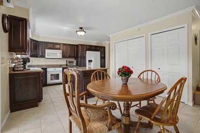 Welcome home to this beautifully maintained ranch in the heart - photo 7