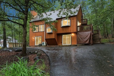 Lake Home For Sale in East Stroudsburg, Pennsylvania