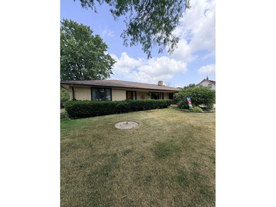 This well-maintained Mid-Century Modern home is ready for its - photo 1