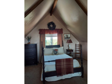 This beautiful Mountain Cabin in White Mountain Lakes has much - photo 15