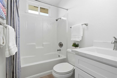Move in ready! Back part of Harbor Oaks, quiet and serene close - photo 20