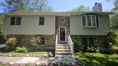 Lake Home For Sale in Pocono Summit, Pennsylvania