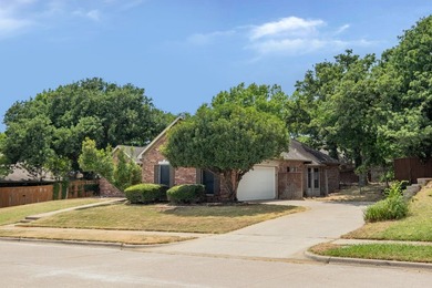 A must see 3 bedrooms 2.5 bathrooms home. This home features and - photo 3