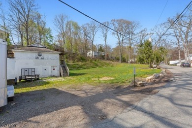Ready-to-build half-acre lot with a brand-new, unused 3-bedroom - photo 13